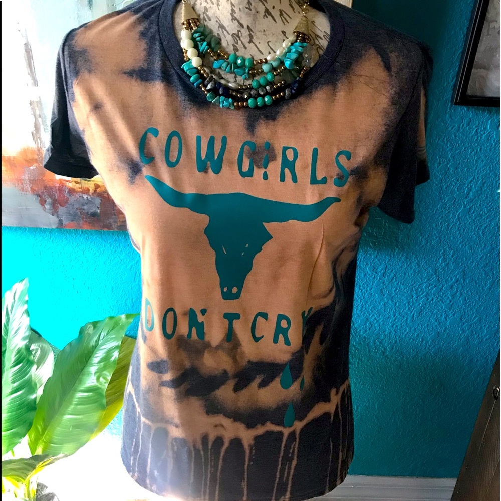 Cow girls don’t cry graphic tee